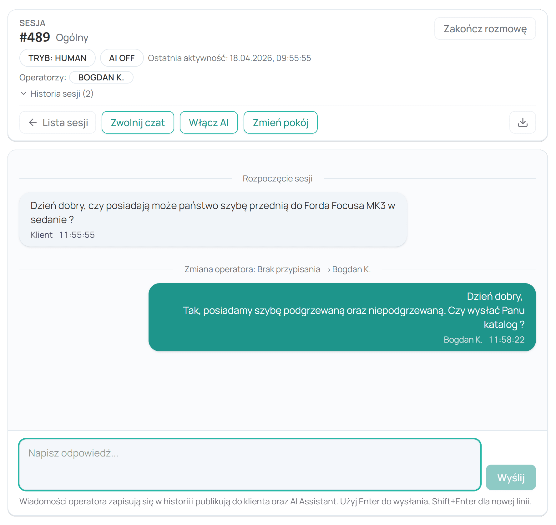 Panel operatora BloomDesk — skrzynka rozmów, kolejka i okno czatu z sesją klienta